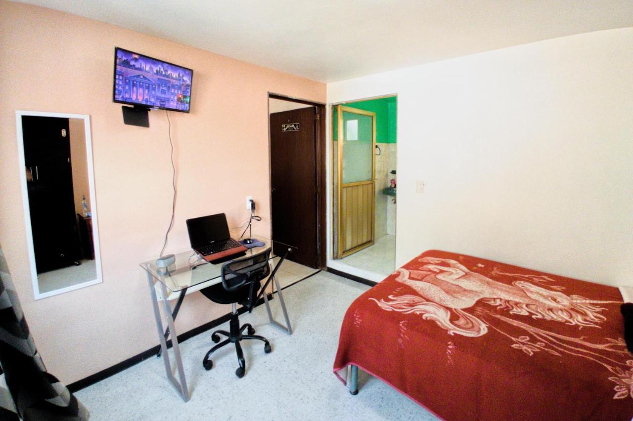 Bedroom At 5 Min Airport T1 & T2 Quarto em Acomodações Particulares Cidade do México