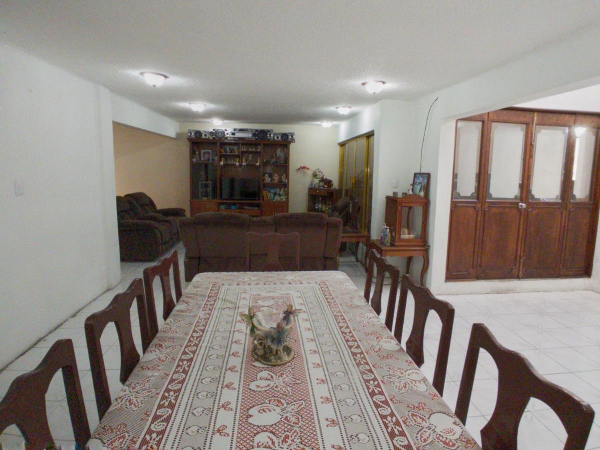 Quarto em Acomodações Particulares Bedroom At 5 Min Airport T1 & T2