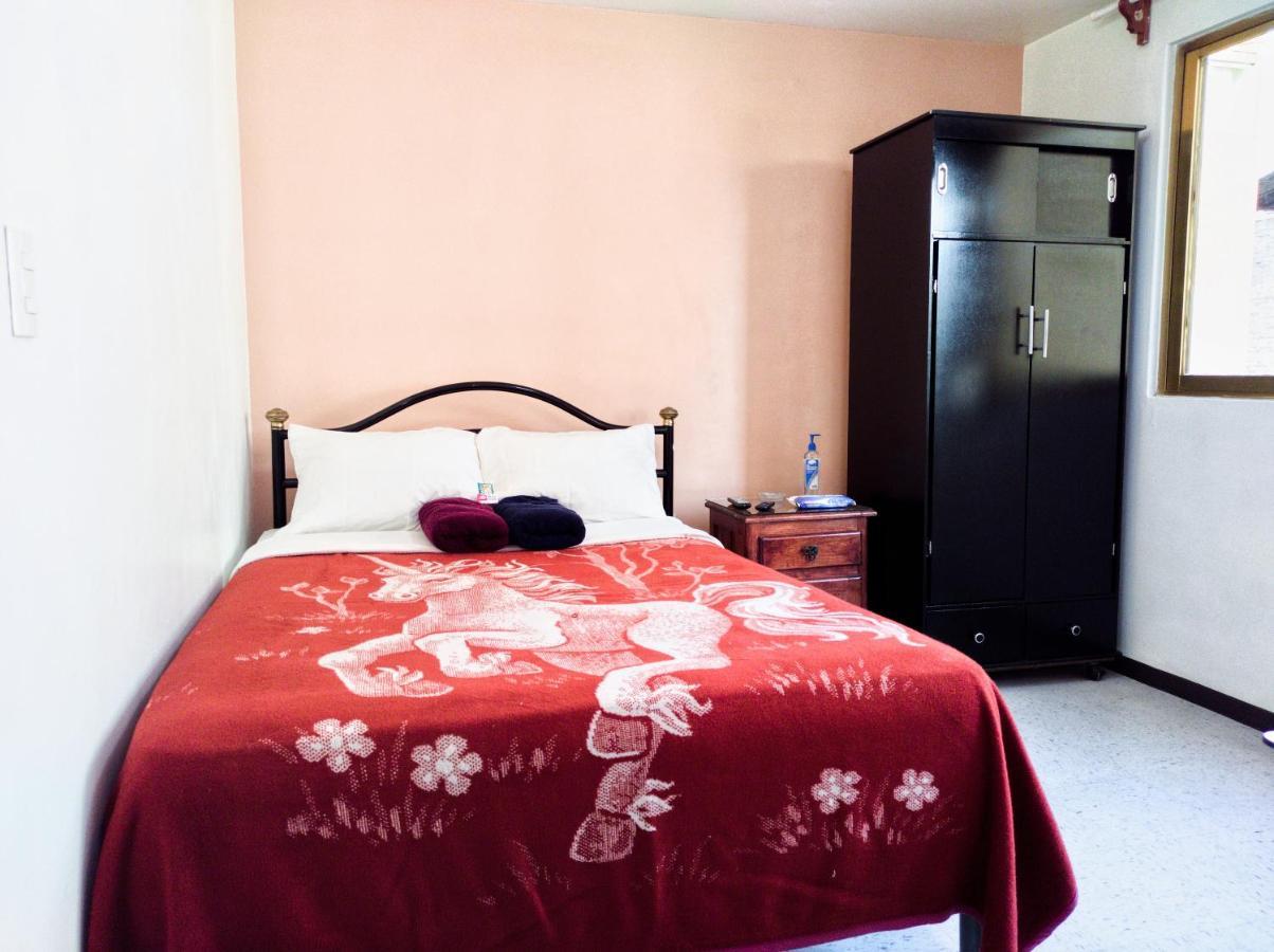 Quarto em Acomodações Particulares Bedroom At 5 Min Airport T1 & T2